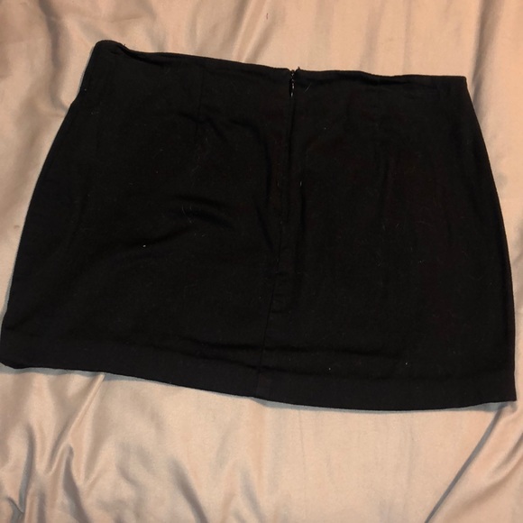 A black skirt! - Picture 2 of 4